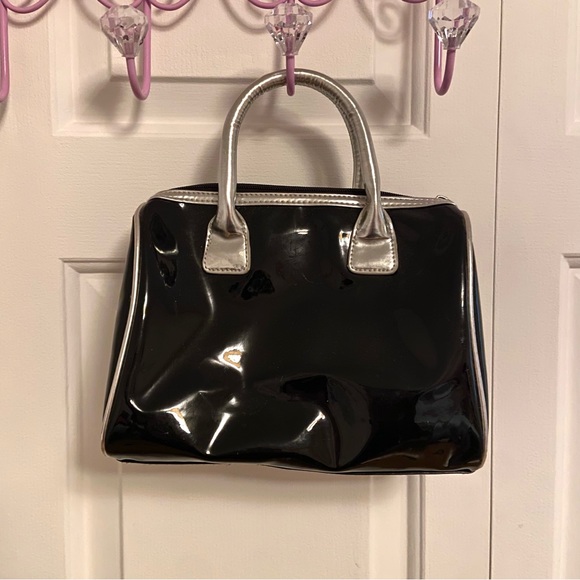 Black and silver heart purse - Picture 2 of 2